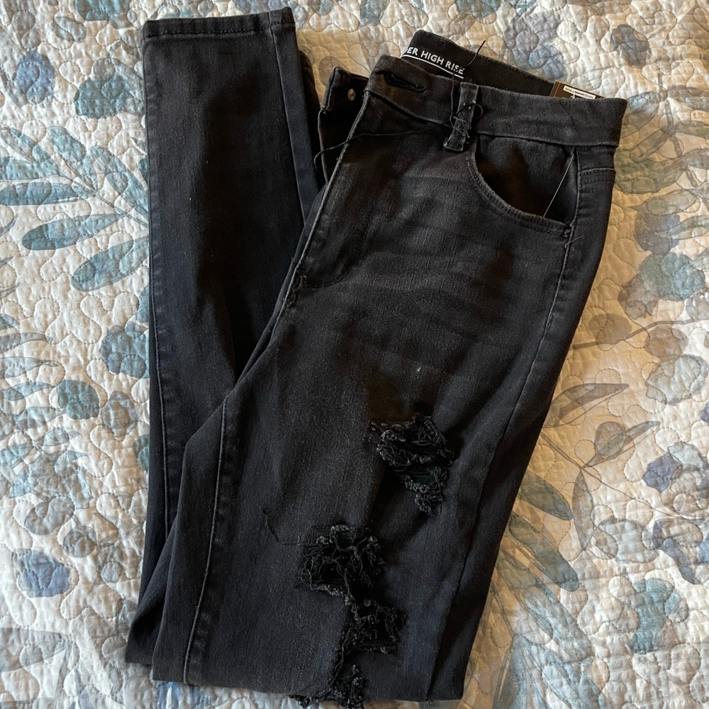 No boundaries black distressed high rise jeans